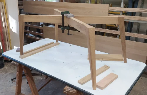 étape de fabrication de pieds de table basse en chêne massif, 78 département des Yvelines