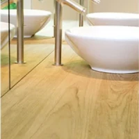 <a href="https://www.rubiomonocoat.fr/fr_fr/r/realisaties/salle-de-bain?id_c=2&country=fr" target="rubio" rel="noopener" class="fg-link">Oil plus 2C Pure</a> Plan de salle de bain en chêne, finition rubio monocoat Oil Plus 2C teinte Pure