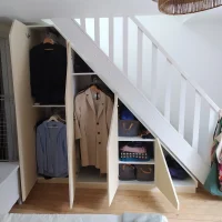 Intérieur dressing sur mesure sous escalier Intérieur dressing sur mesure sous escalier, 78 département des Yvelines